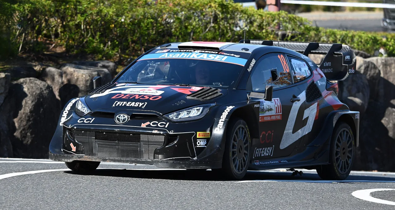 2024年ラリージャパンを走る勝田貴元／アーロン・ジョンストン組のトヨタGR Yaris Rally1
